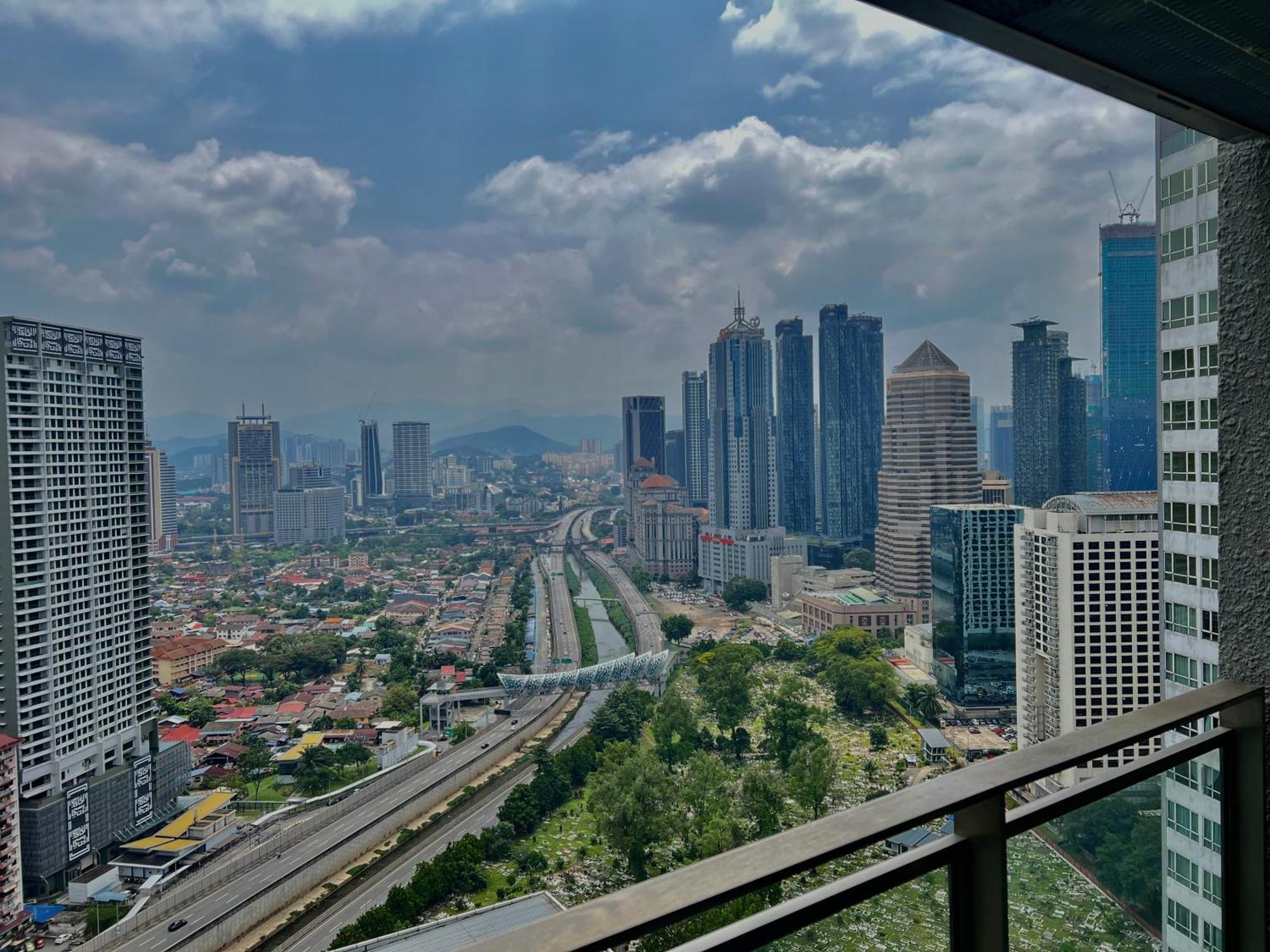 Summer Suites Klcc By Victorians Куала Лумпур Екстериор снимка