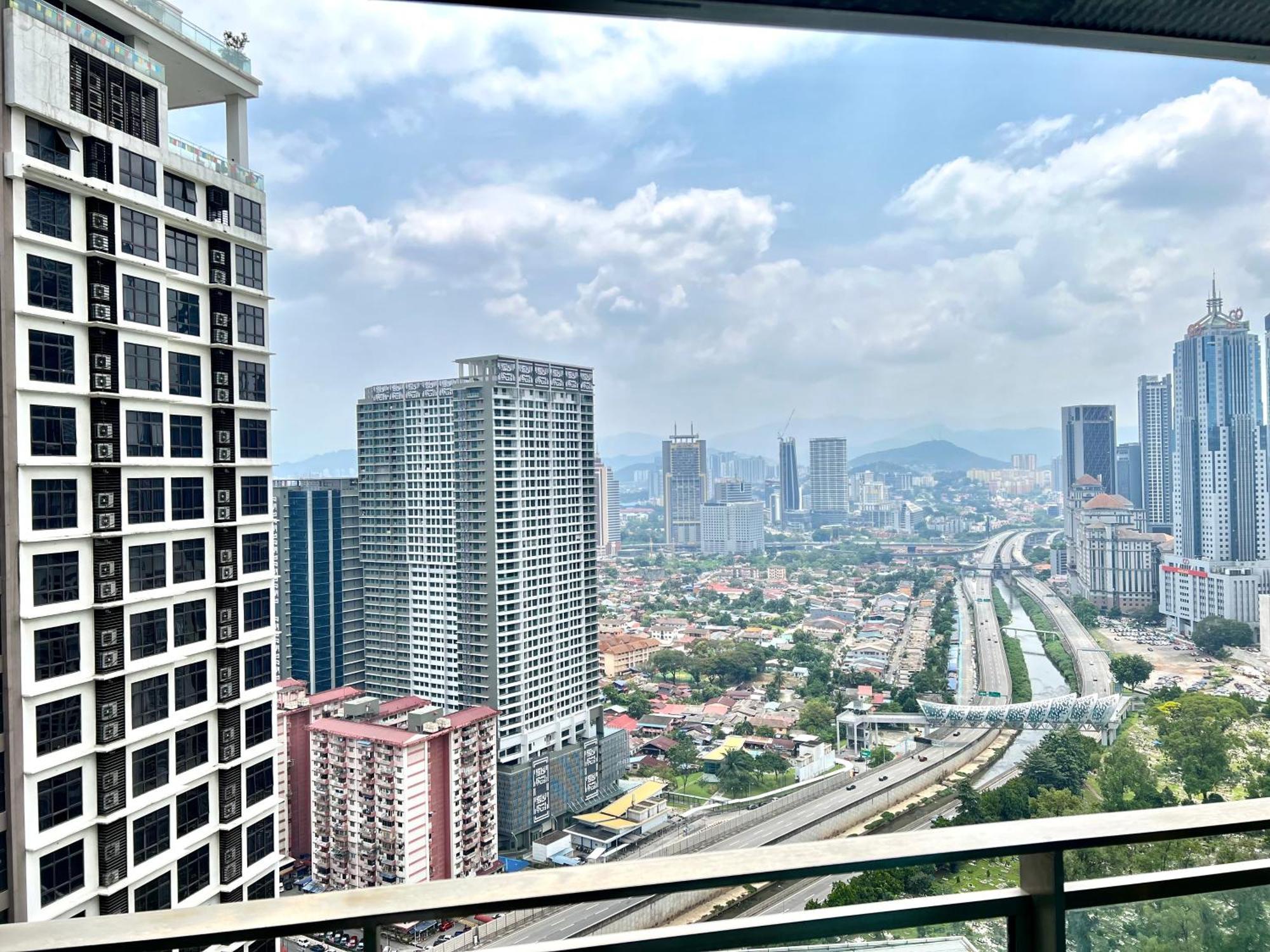 Summer Suites Klcc By Victorians Куала Лумпур Екстериор снимка