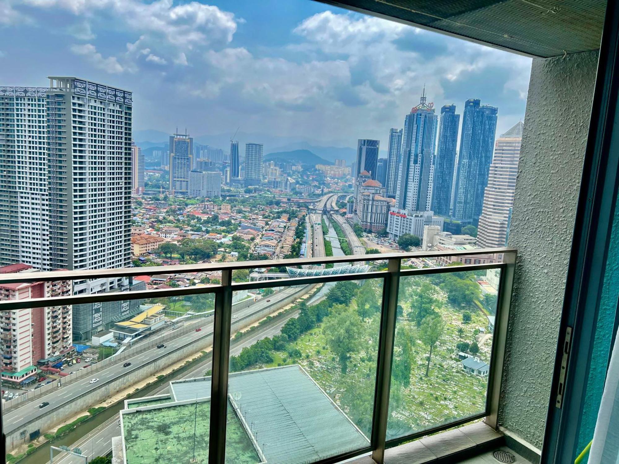 Summer Suites Klcc By Victorians Куала Лумпур Екстериор снимка